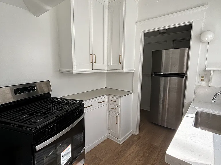 233 W 8th St #233 — Photo 2