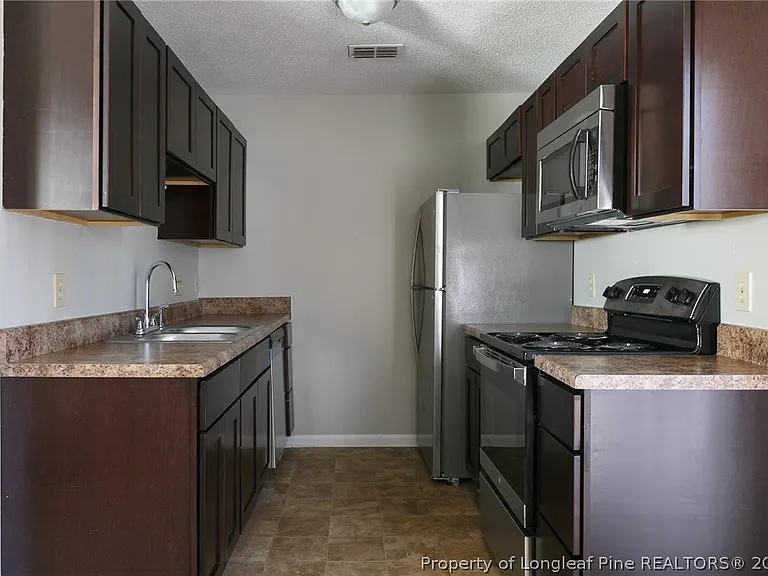 613 Mosswood Ln — Photo 6