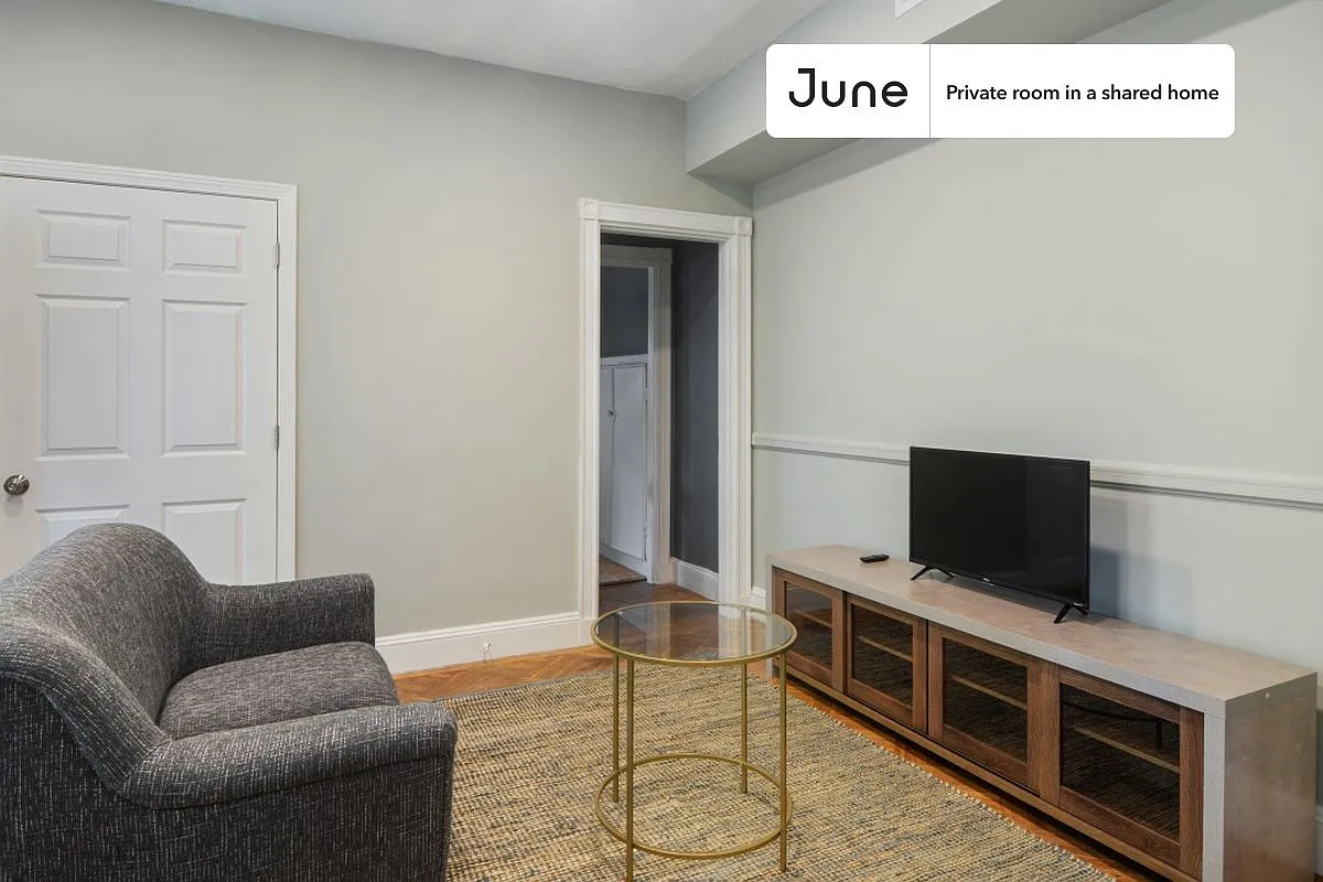 Full bedroom in 7 bed/2.5 bath home in Harvard Square (Cambridge) #443 F — Photo 3