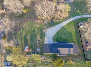 1413 Johnson St, Burns, TN 37029