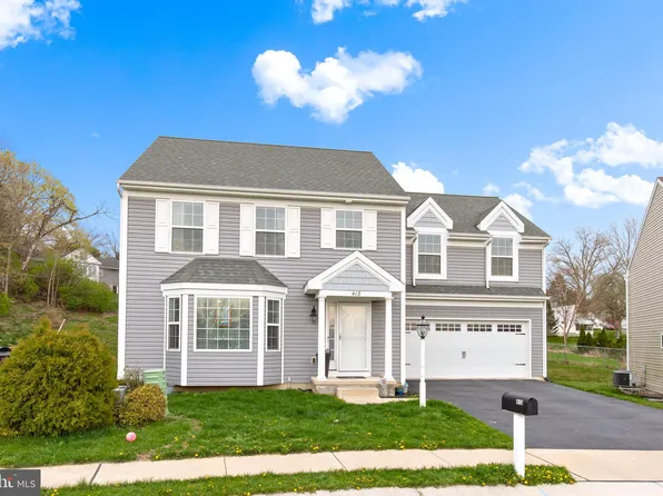 413 Joy Cir, Leola, PA 17540