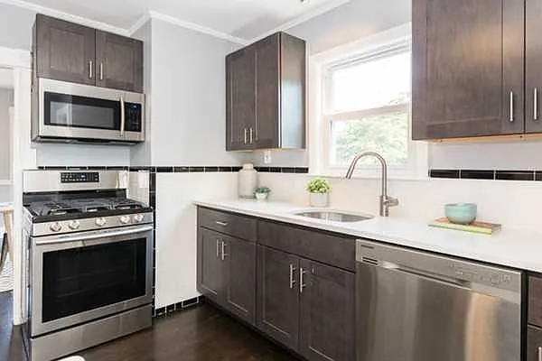 3 bed, 1.5 bath, $4,995 — Photo 3