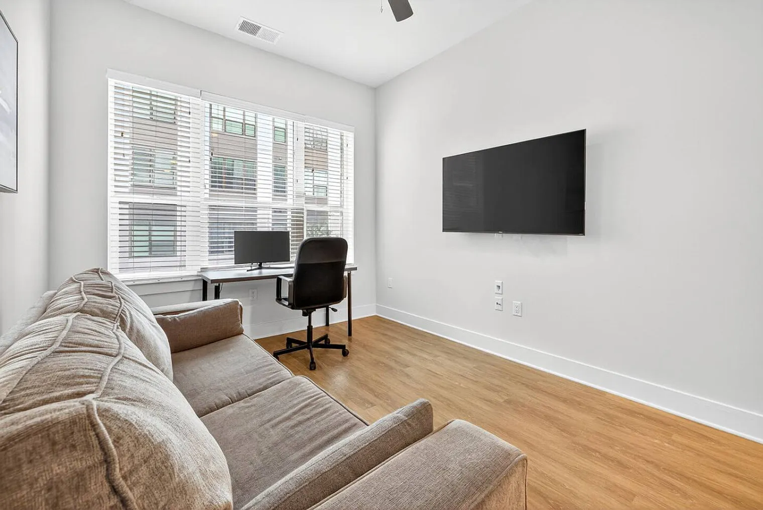 1 bed, 1.0 bath, 5381 sqft, $5,414 — Photo 2