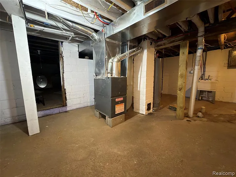 17196 Shields Ave — Photo 15