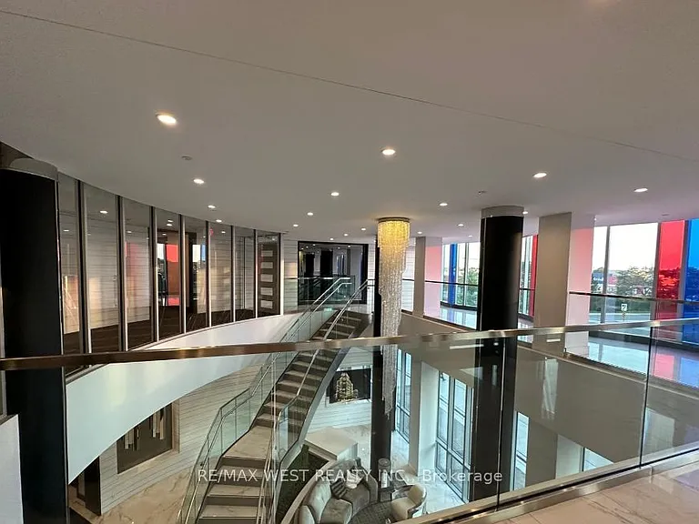9471 Yonge St #630 — Photo 11