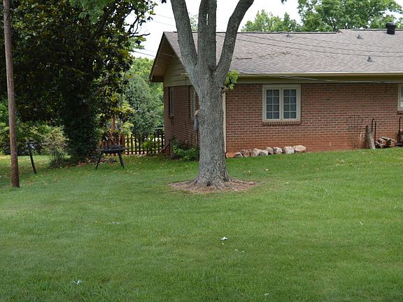 3rd image of 7112 Cresthill Dr