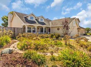 8 Bristol Cir, Salinas, CA 93906