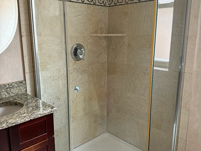 2539 W Lunt Ave #1 — Photo 8
