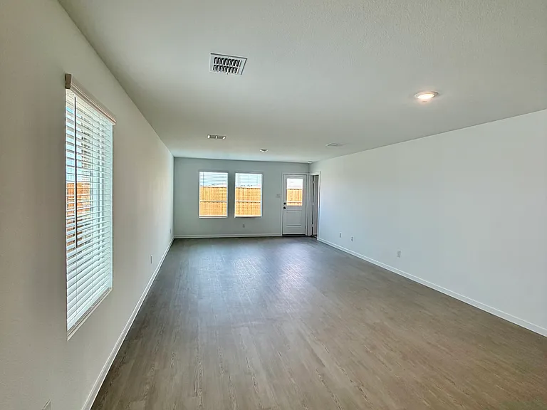 1332 Alfred St — Photo 6