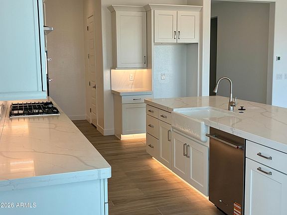 5th image of 1124 E GLENEAGLE Drive