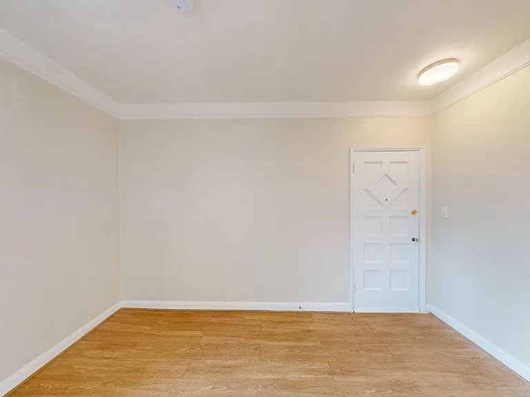 100 Broderick Street — Photo 10