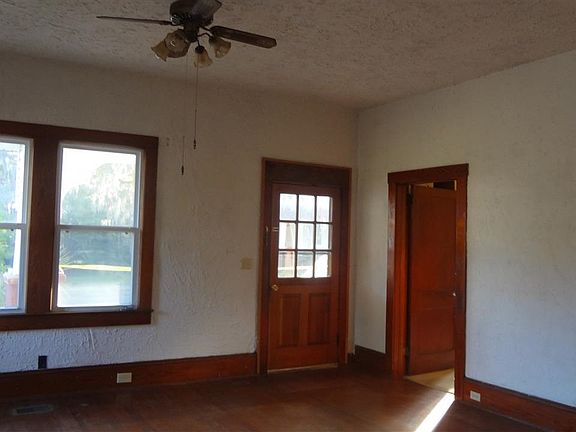 2nd image of 102 W King St