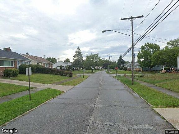 Exterior Neighborhood (street photo)