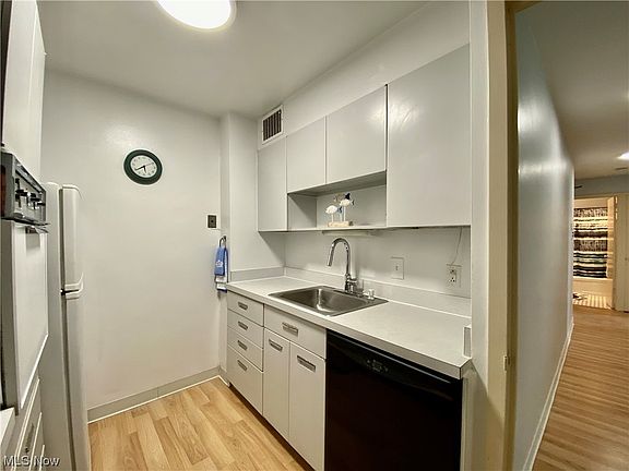 4th image of 11850 Edgewater Dr APT 320