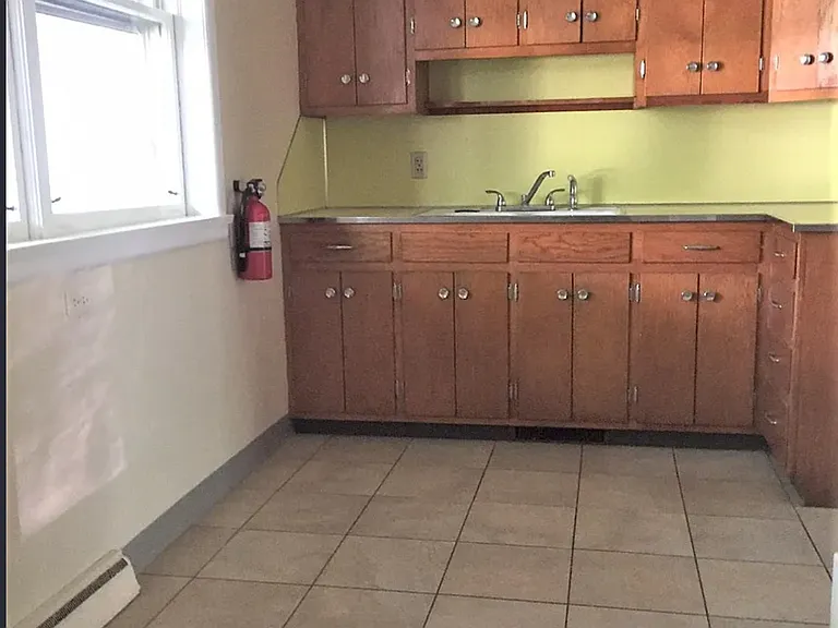 403 N Geneva St — Photo 5