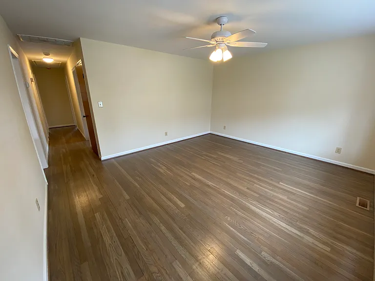 218 Mona Dr — Photo 6