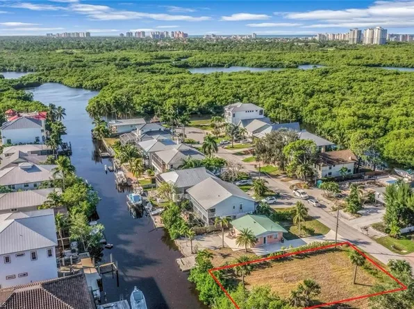 1292 Venetian Way, Naples, FL 34110