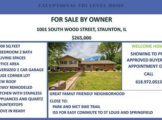 1001 S Wood St, Staunton, IL 62088