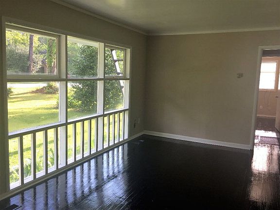 2nd image of 107 W Moore St