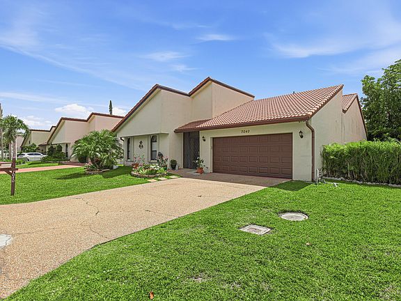 4th image of 7040 Golf Pointe Circle