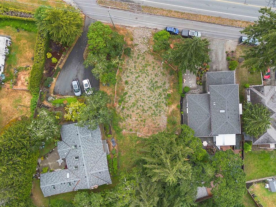 1st image of 2204 Burnside Rd W