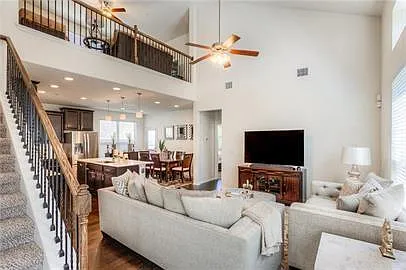 3240 E Whitestone Blvd #17 — Photo 8