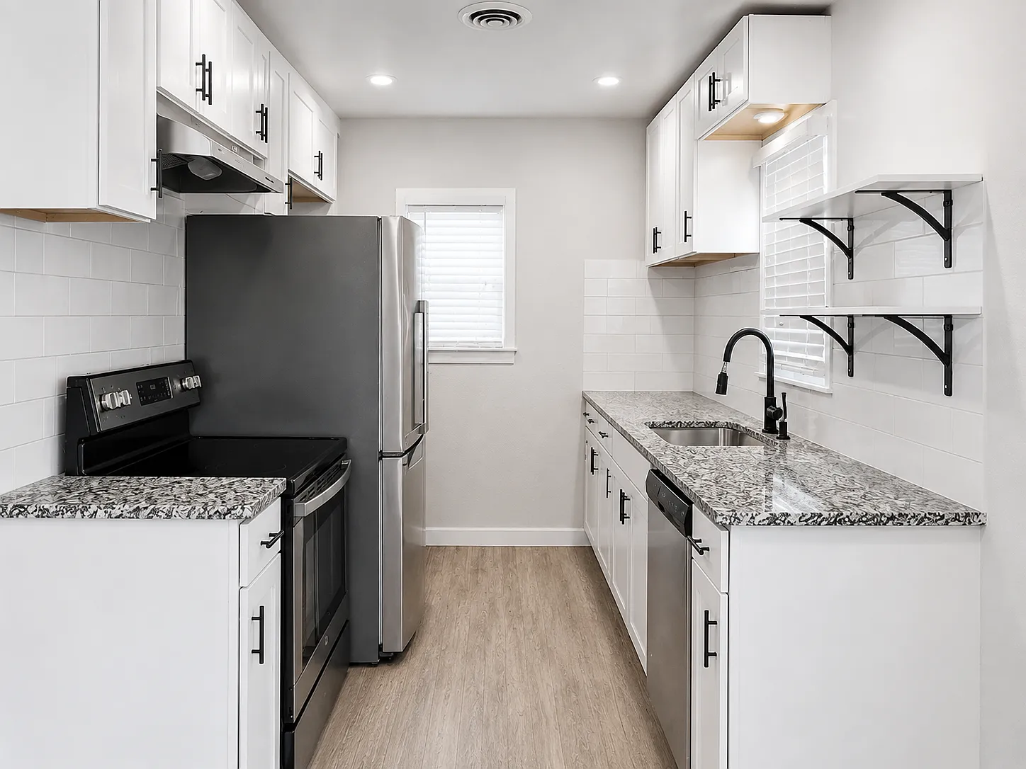 3 bed, 998 sqft, $1,475 — Photo 1