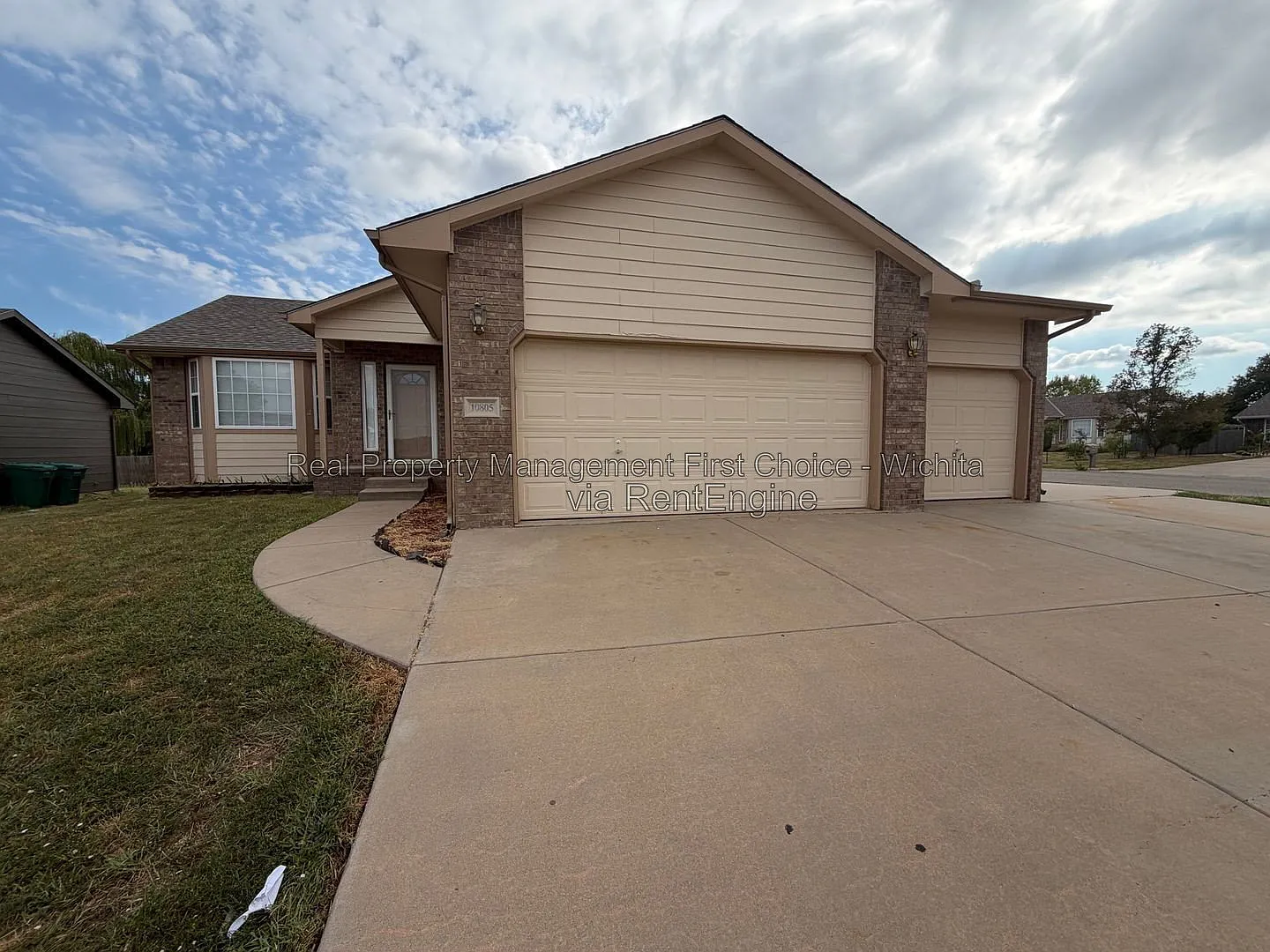 3 bed, 3.0 bath, 2500 sqft, $1,900 — Photo 1