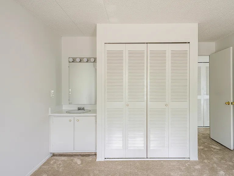 Riverside Village Apartments — Photo 63