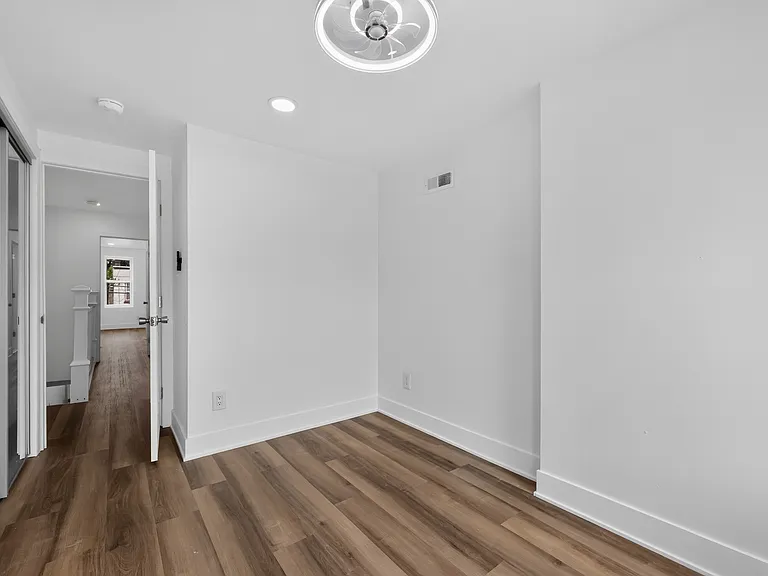 807 N 42nd St — Photo 16