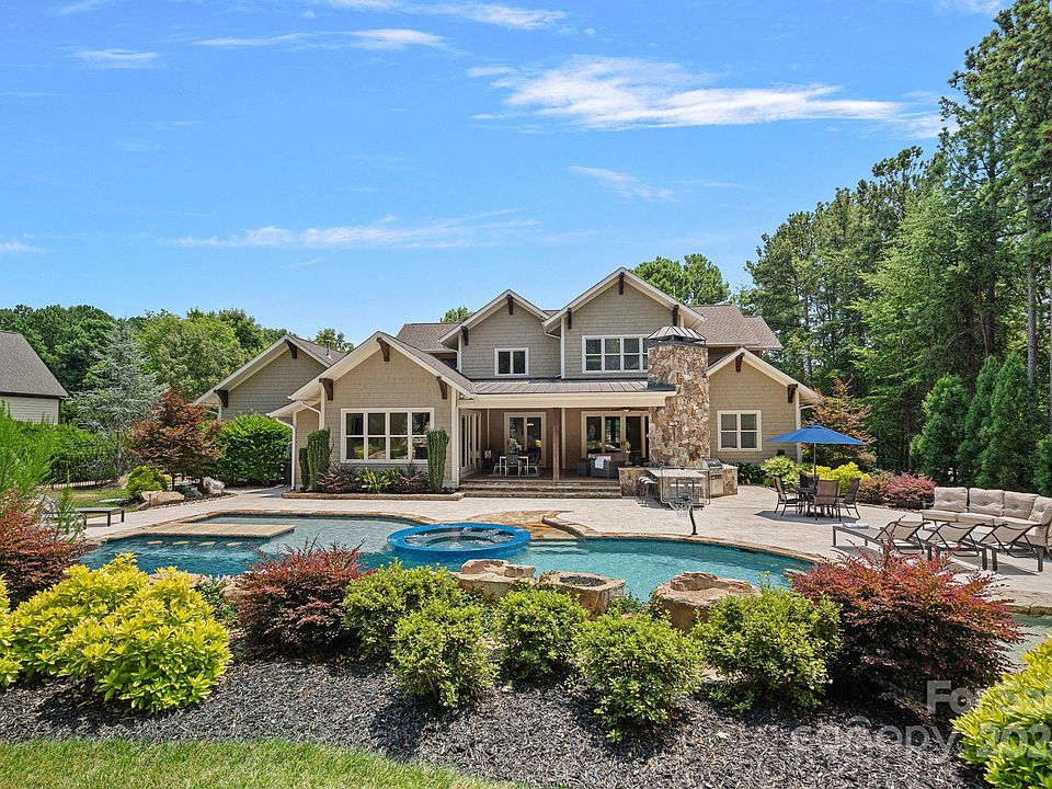 1st image of 127 Bayberry Creek Cir