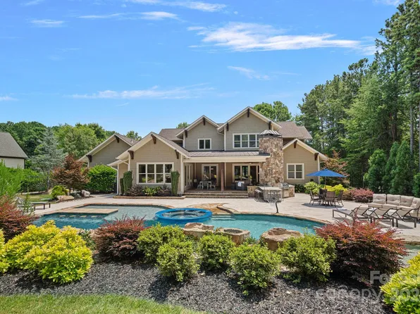 127 Bayberry Creek Cir, Mooresville, NC 28117