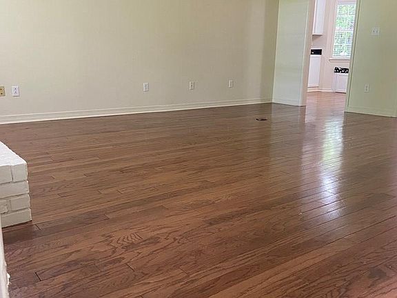 3rd image of 409 Meadowlawn Dr