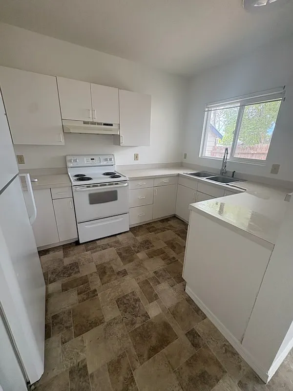 Building Photo - 505 8th Ave N #2