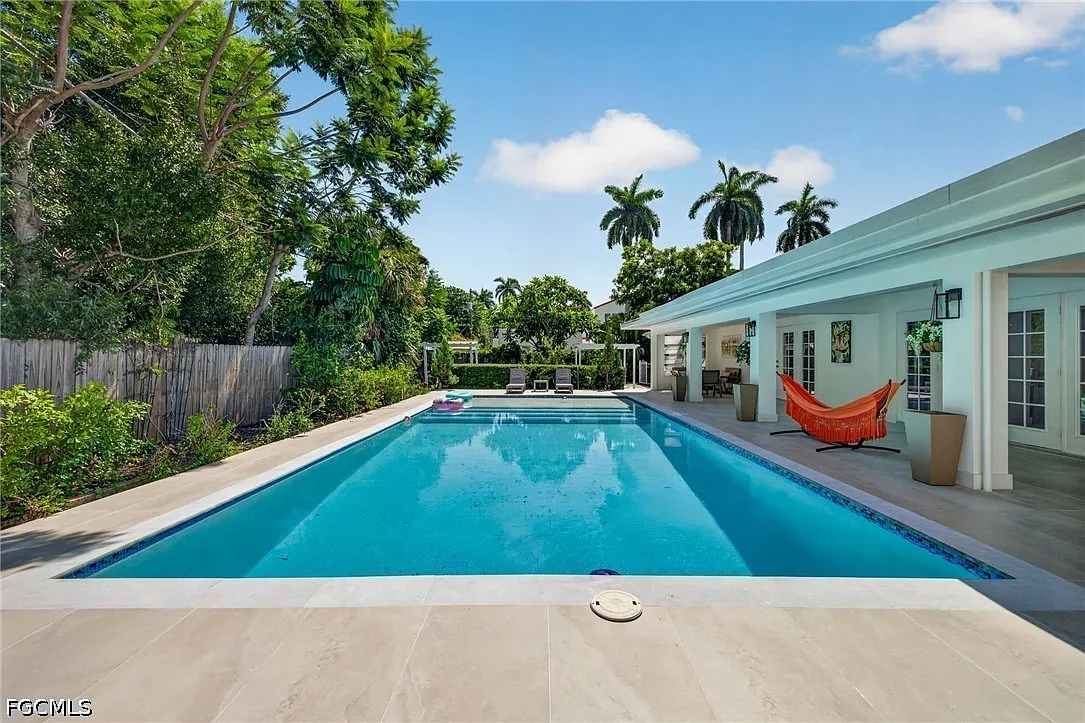 4 bed, 3.0 bath, 2726 sqft, $12,500 — Photo 1