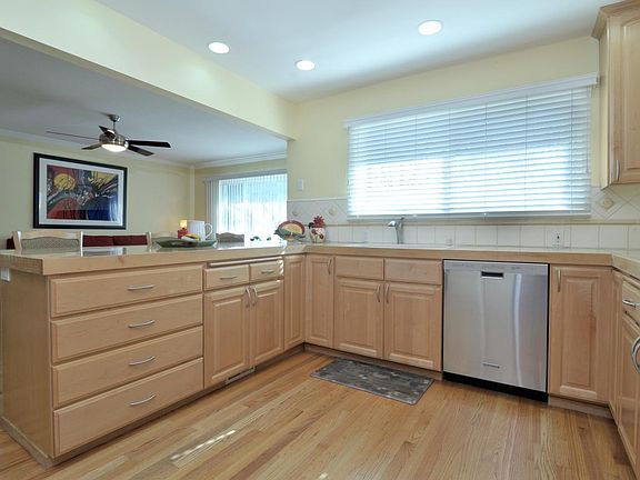 3rd image of 1156 S Bernardo Ave