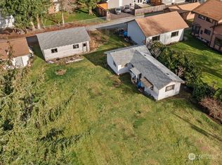 927 6th Ave SW, Puyallup, WA 98371