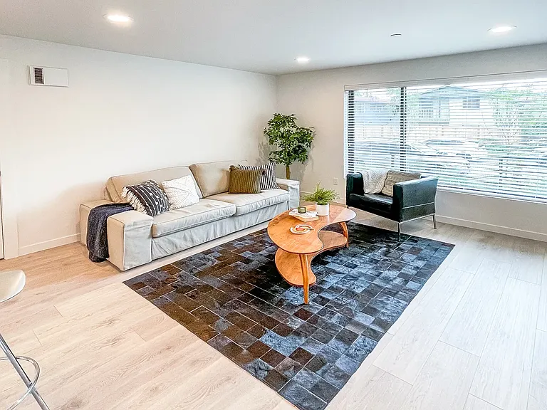 Edric Apartments — Photo 15