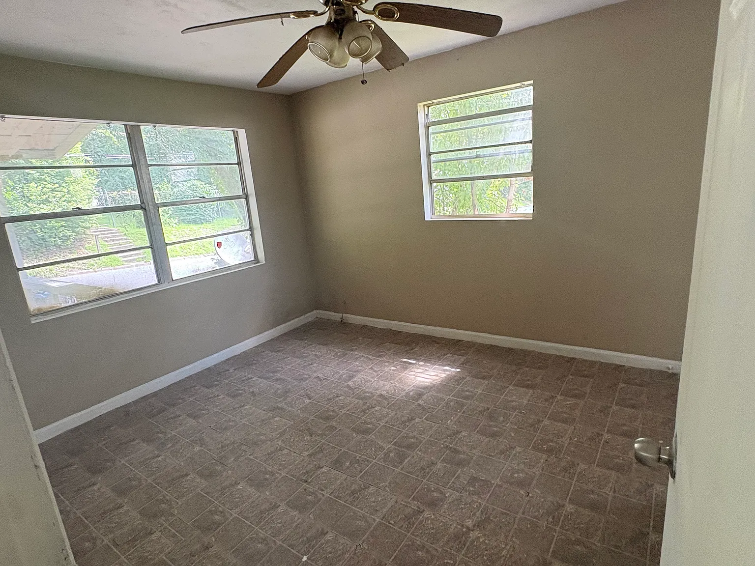 3 bed, 1032 sqft, $1,300 — Photo 4