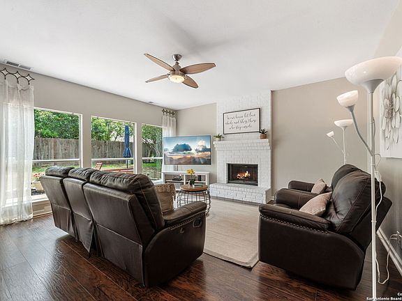 4th image of 1403 Lightstone Dr