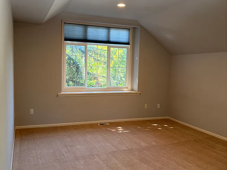 21203 SE 34th St — Photo 30