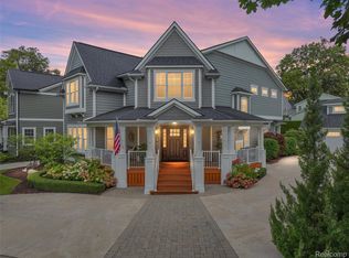 323 Terry Ave, Rochester, MI 48307