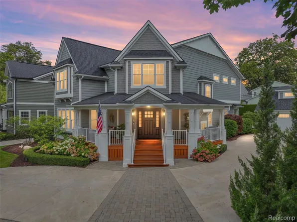 323 Terry Ave, Rochester, MI 48307