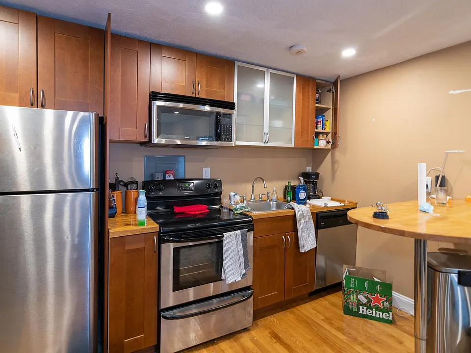 49 Gardner St #25