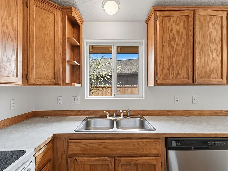 313 S Nectarine St — Photo 14