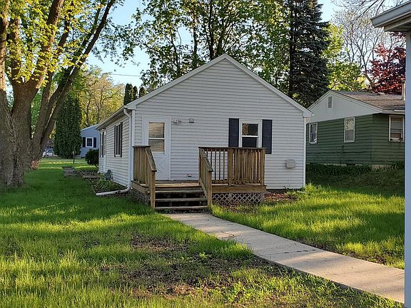 2nd image of 677 15th St SE