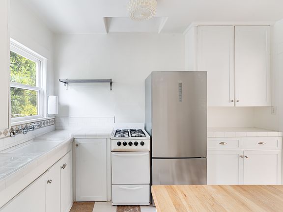Kitchen, including dishwasher