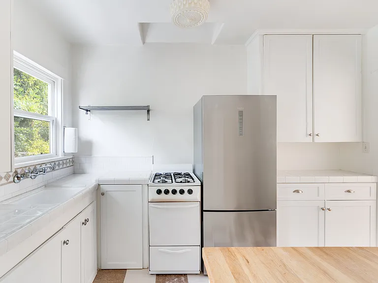 Kitchen, including dishwasher
