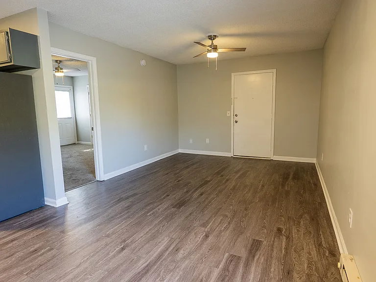 Willow Tree Apartments — Photo 9