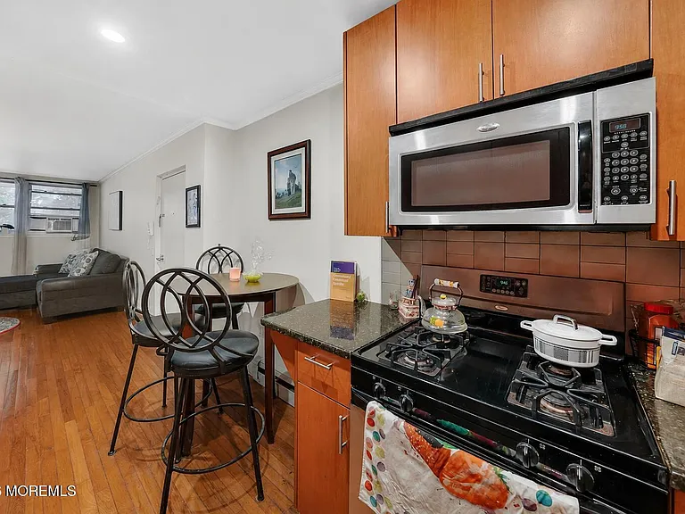 301 6th Ave #101 — Photo 5
